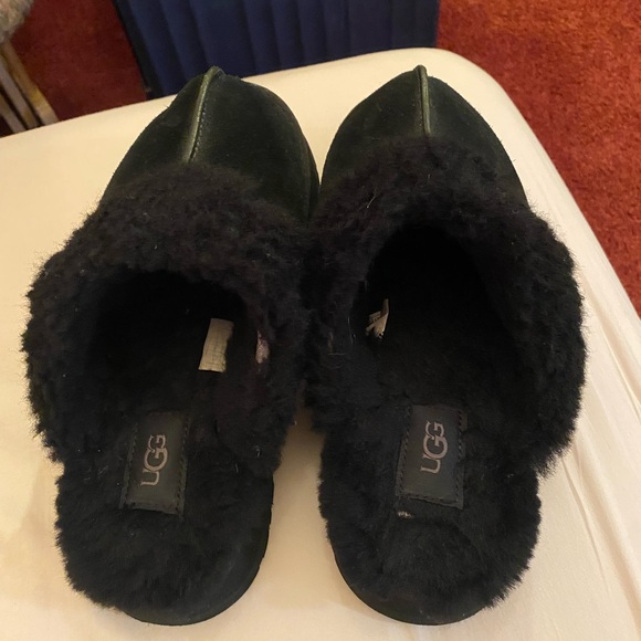 UGG Slippers - Picture 2 of 4